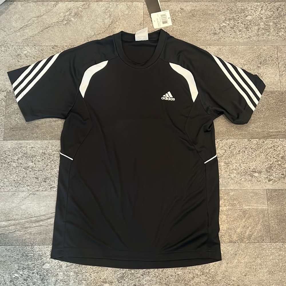 NWT never before worn Men’s Adidas short sleeve tee size small